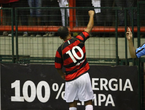 Djalminha comemora gol Flamengo showbol (Foto: Divulgação/Ricardo Cassiano)