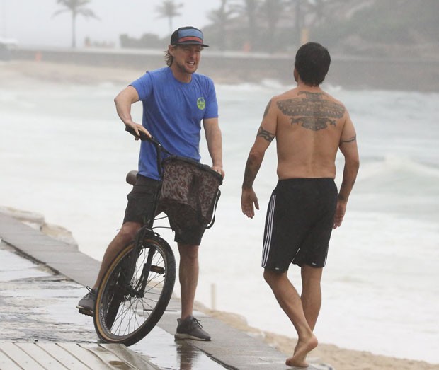 Owen Wilson e Anthony Kiedis (Foto: Denilson Santos /Agnews)