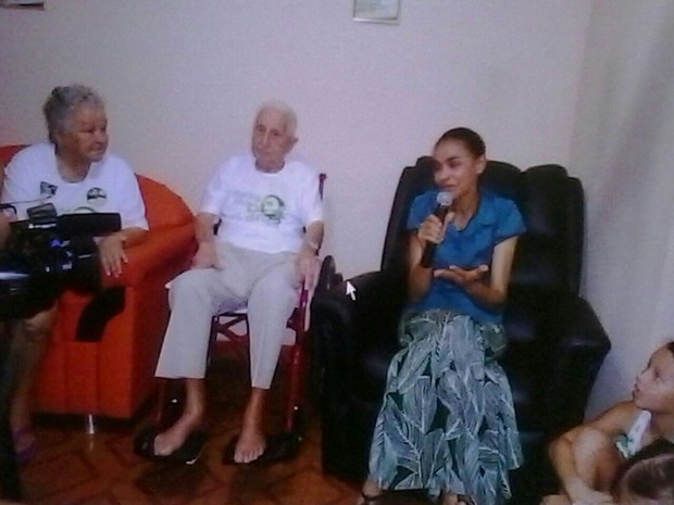 Marina ao lado dos ex-patrões, professor Dagmar, já falecido e Terezinha Lopes, durante campanha de 2014 (Foto: Arquivo de Família)