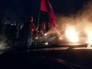 Protesto do MST em rodovia gaúcha nesta terça (Foto: PRF/Divulgação)