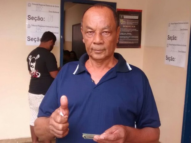 Funcionário Público, Onorino de Oliveira não conseguiu votar no sistema biométrico em Aparecida de Goiânia, Goiás (Foto: Marcio Venício/ TV Anhanguera)