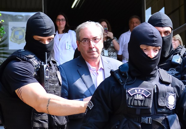 O deputado cassado Eduardo Cunha (PMDB-RJ) passou por exame de corpo de delito no IML de Curitiba (Foto: Jason Silva/AGIF/Agência O Globo)