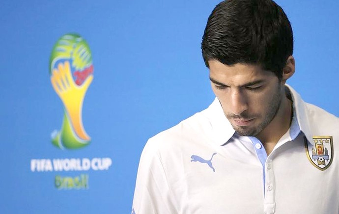 Luis Suarez na coletiva do Uruguai (Foto: Reuters)