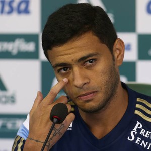 Cleiton Xavier espera sequência no time, mas diz entender Oswaldo