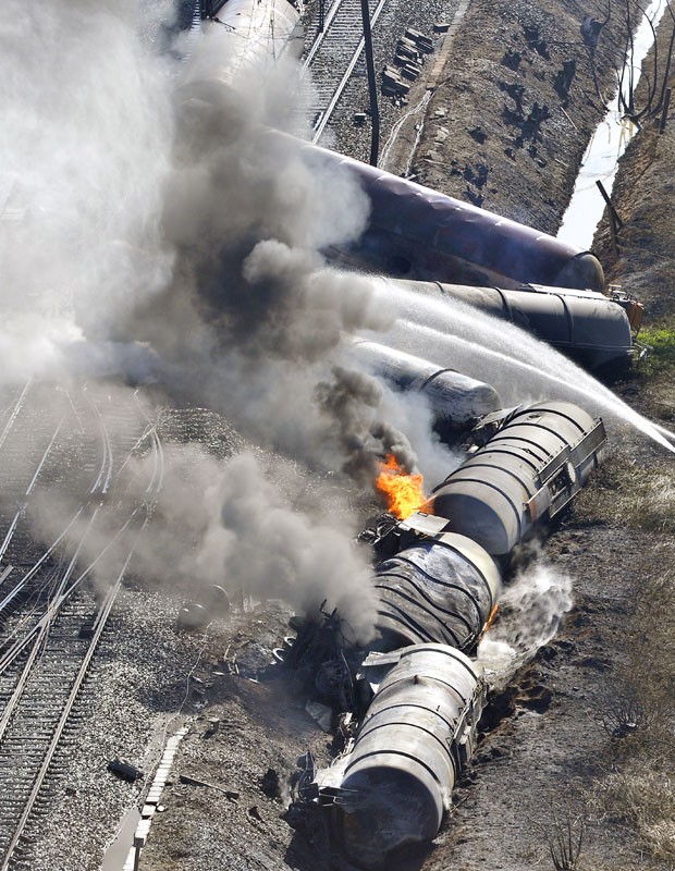 Partes de trem descarrilado são vistas na Bélgica neste sábado (4) (Foto: Benoit Doppagne/Belgium Out/AFP)