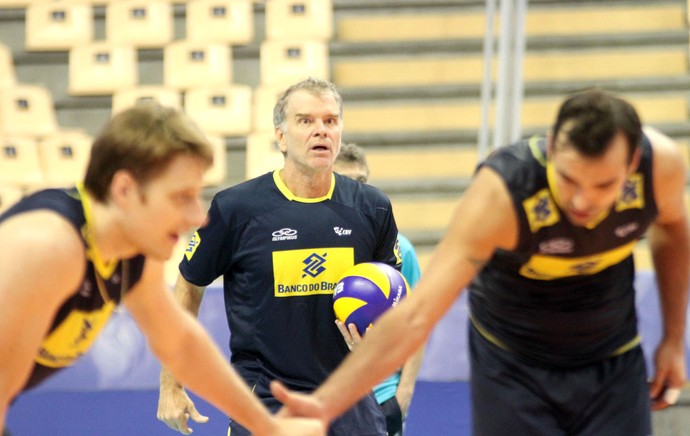 Bernardinho Treino Vôlei Brasil (Foto: Alexandre Arruda / CBV)