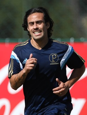 Olympique desmente empresário e diz que nunca negociou com Valdivia