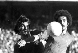 Paulo César Carpegiani e Roberto Batata Internacional x Cruzeiro 1975 (Foto: Ag. Estado)