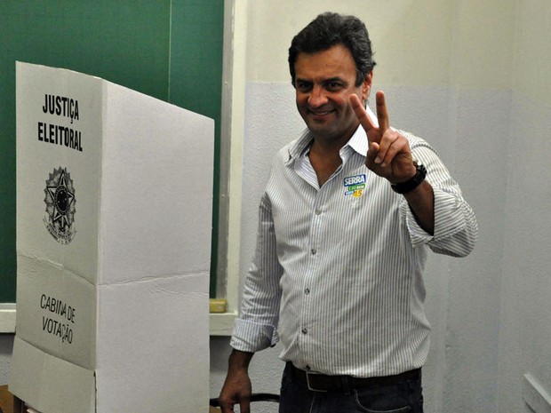 Aécio Neves (PSDB) vota em BH (Foto: Fernando Calzzani/Futura Press)