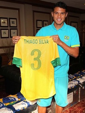 Thiago Silva com a camisa da seleção (Foto: Rafael Ribeiro/CBF)