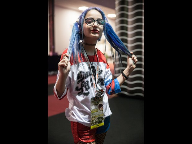 Cosplayer da personagem Arlequina posa para foto durante a Brasil Game Show (Foto: Marcelo Brandt/G1) Cosplayer da personagem Arlequina posa para foto durante a Brasil Game Show (Foto: Marcelo Brandt/G1)