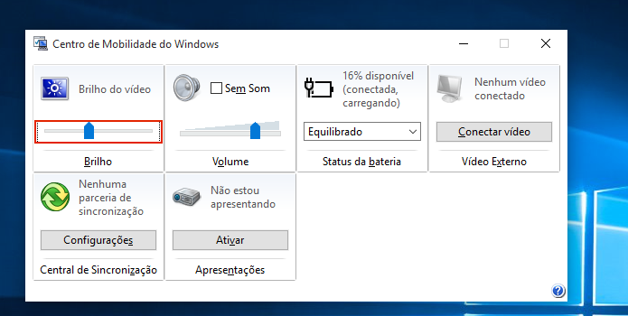 Alterando o brilho da tela no Centro de Mobilidade do Windows (Foto: Reprodução/Edivaldo Brito)