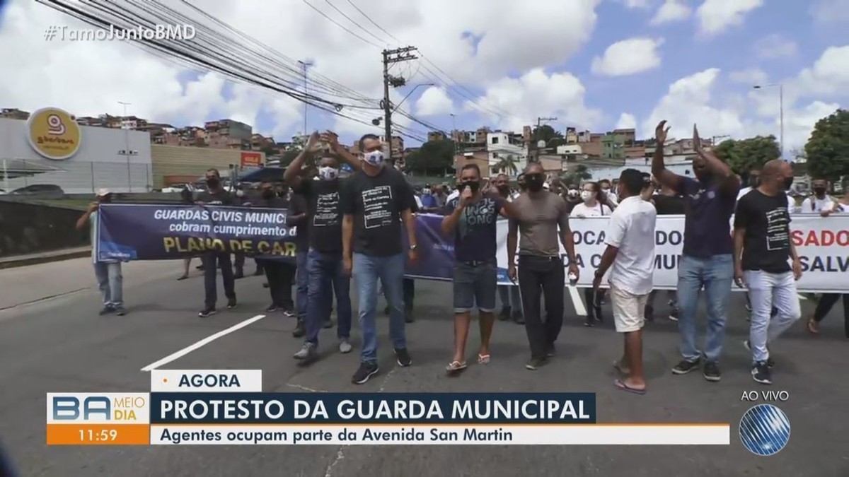 Guardas Municipais realizam protesto em Salvador trânsito foi