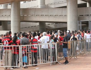 fila torcedores estádio Mané Garrincha (Foto: Fabrício Marques) fila torcedores estádio Mané Garrincha (Foto: Fabrício Marques)