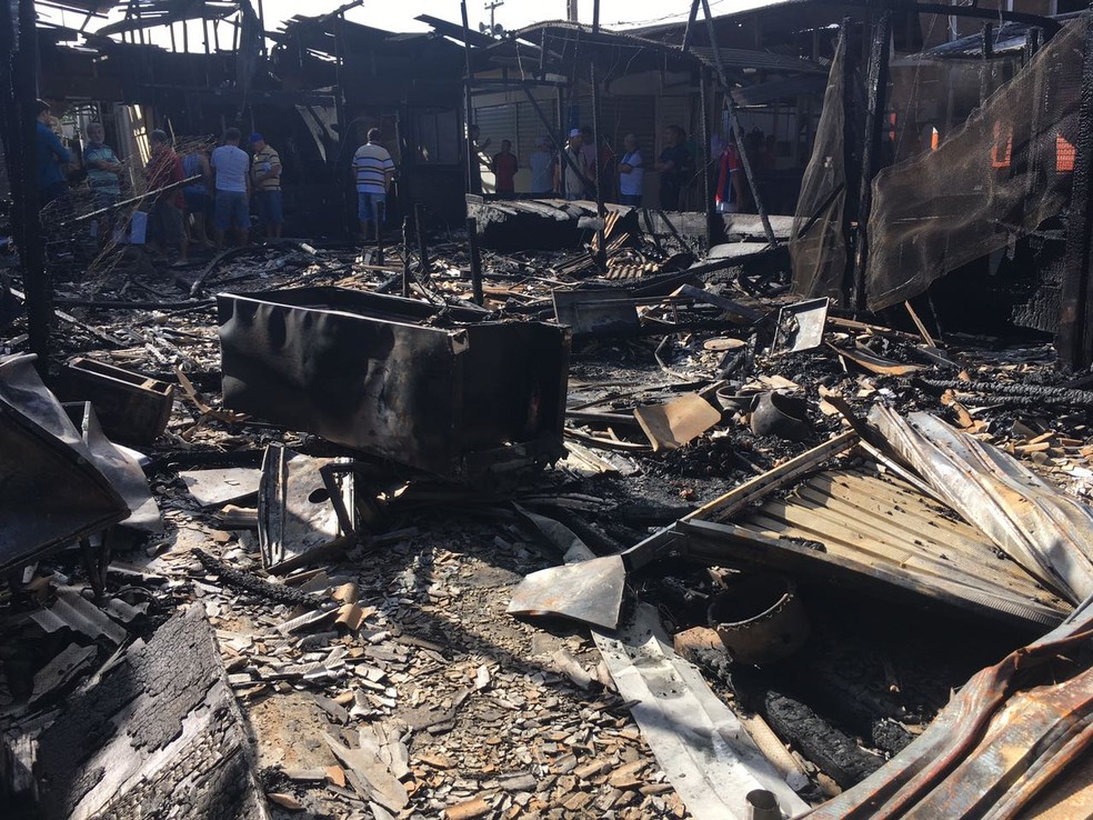 Geladeira pode ter causado incêndio (Foto: Ana Rebeca Passos/Tv Asa Branca )