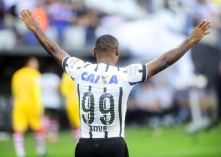 Vagner Love Corinthians Cruzeiro (Foto: Marcos Ribolli)
