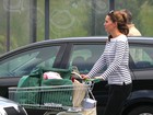 Kate Middleton aparece magrinha um mês após dar à luz