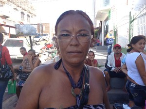 Dona de Casa, Marinilda Sousa Lemos reclama do atendimento (Foto: Fabíola Gomes/ G1)
