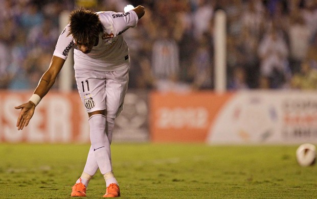 Neymar gol santos x Bolivar (Foto: Nelson Antoine / Ag. Estado)