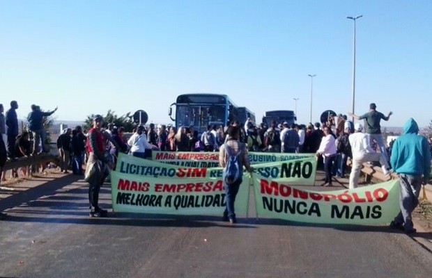 G Manifestantes Pedem Melhorias No Transporte Coletivo E Fecham A Br