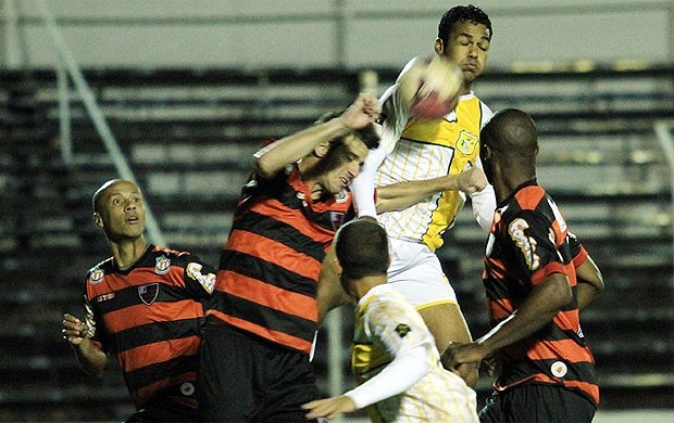 Lance de Oeste 2 x 1 Brasiliense - Série C Brasileiro (Foto: Cláudio Bispo/Brasiliense FC)