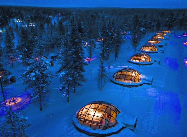 O Kakslauttanen, na Finlândia, é o lugar perfeito para observar a aurora boreal sem passar pelo frio (Foto: Divulgação)