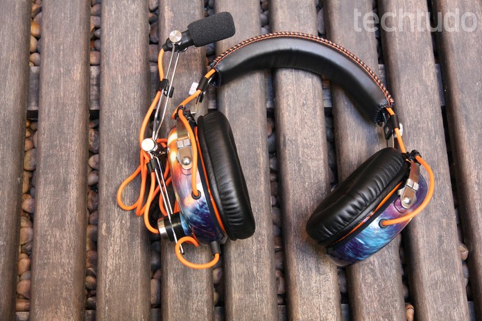 Battlefield 4 Razer BlackShark traz design agradável e preço 'salgado' (Foto: Luciana Maline/ TechTudo) Battlefield 4 Razer BlackShark traz design agradável e preço 'salgado' (Foto: Luciana Maline/ TechTudo)