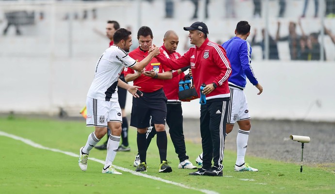 Ponte Preta x Palmeiras Felipe Azevedo Eduardo Baptista (Foto: Marcos Ribolli)