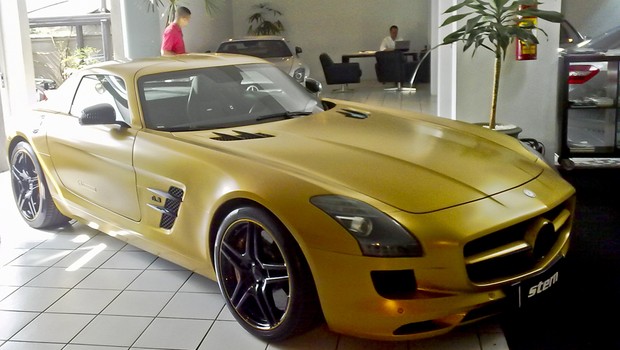 SLS Desert Gold feita com exclusividade pra o Brasil está à venda por R$ 790 mil (Foto: Autoesporte)