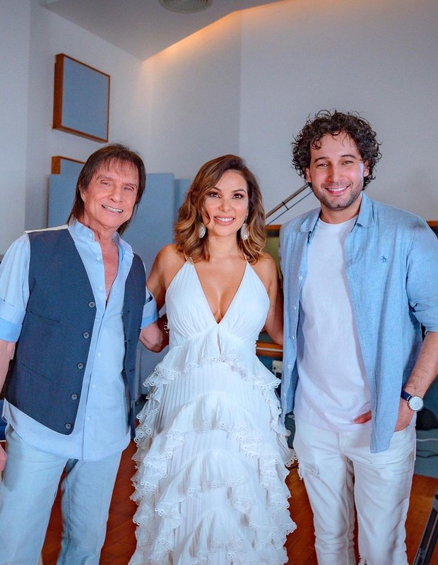 Rafael Almeida com Roberto Carlos e Liah Soares (Foto: Instagram)