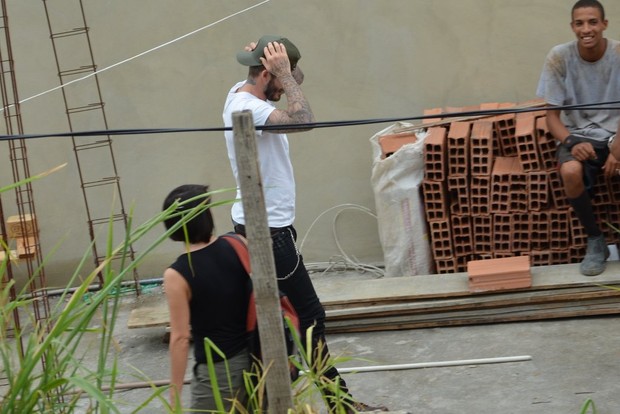 David Beckham no Vidigal (Foto: Rodrigo dos Anjos e Delson Silva / AgNews)