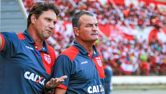 CSA x CRB - final Campeonato Alagoano - Mazola e o auxiliar Brigatti (Foto: Ailton Cruz/Gazeta de Alagoas) CSA x CRB - final Campeonato Alagoano - Mazola e o auxiliar Brigatti (Foto: Ailton Cruz/Gazeta de Alagoas)