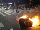 Manifestantes depredam estação de Metrô, banca e shopping na Paulista