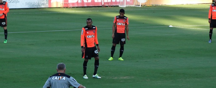 Atlético-MG faz treinamento tático para reservas, titulares ficam na academia (Foto: Maurício Paulucci)