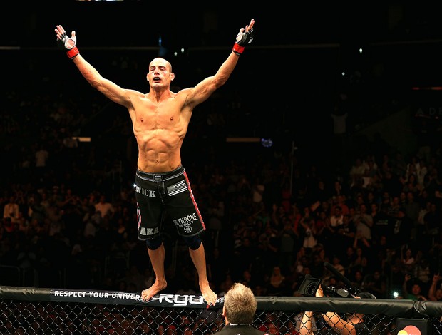 Mike Swick comemora vitória sobre Damarques Johnson UFC (Foto: Getty Images)