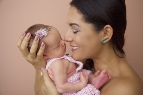 <b>Mônica Carvalho</b> com a filha Valentina (Foto: Gisele Fap) - monica_carvalho_alta