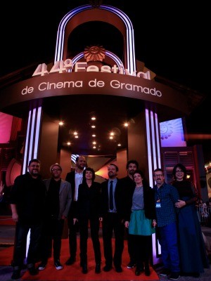 Elenco do filme Elis no tapete vermelho, em Gramado (RS) (Foto: Cleiton Thiele/Pressphoto)