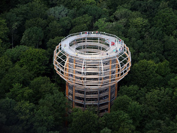 Observatório em forma de ninho fica a 82 m de altura (Foto: Stefan Sauer/AFP/DPA)