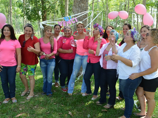 Amizade ajuda mulheres a continuar tratamento contra o câncer em RO (Foto: Matheus Henrique/G1) Amizade ajuda mulheres a continuar tratamento contra o câncer em RO (Foto: Matheus Henrique/G1)
