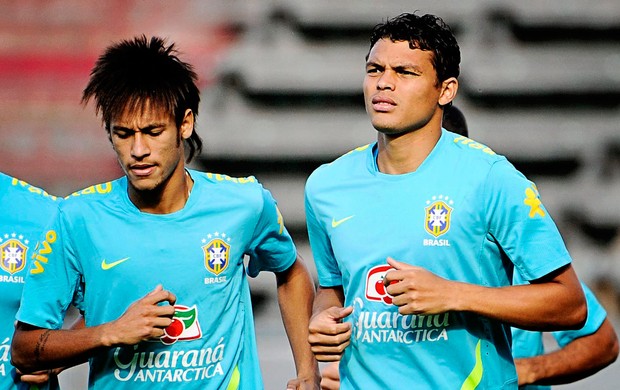 Neymar e Thiago Silva no treino da seleção (Foto: Reuters)