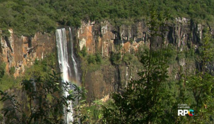 A cidade possui mais de 100 cachoeiras catalogadas, sendo que várias possuem mais de cem metros de altura. (Foto: Reprodução/RPC)