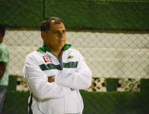 Toninho Andrade, técnico da Cabofriense (Foto: Léo Borges)