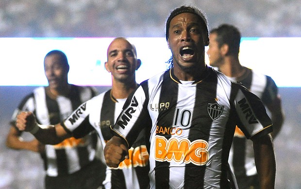 Ronaldinho Gaúcho gol Atlético-MG jogo São Paulo (Foto: AFP)