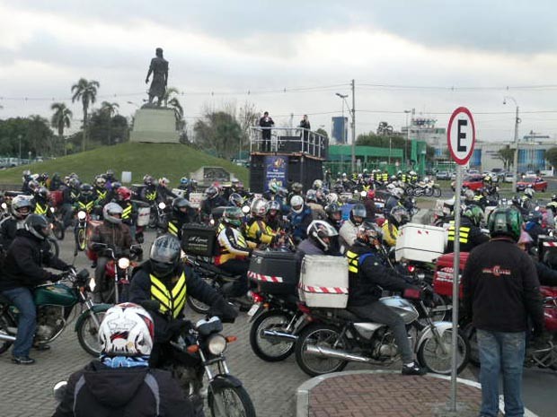 Motociclistas iniciaram concentração no Laçador, em Porto Alegre (Foto: Luiz Carlos Garcia/RBS TV) Motociclistas iniciaram concentração no Laçador, em Porto Alegre (Foto: Luiz Carlos Garcia/RBS TV)