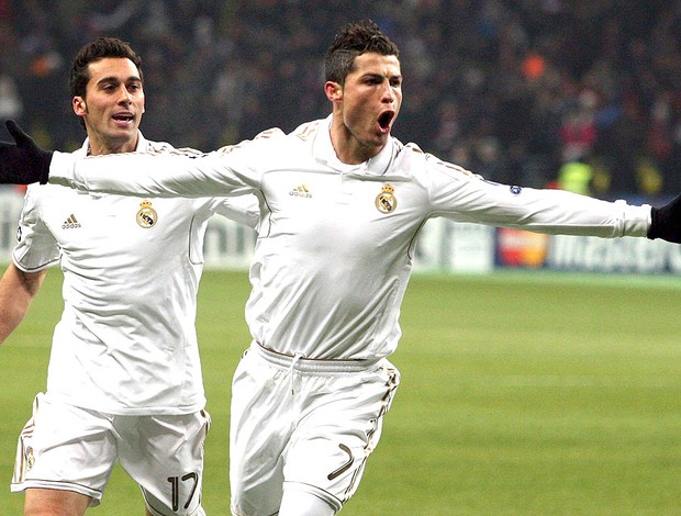 Cristiano Ronaldo comemora gol do Real Madrid contra o CSKA (Foto: EFE)