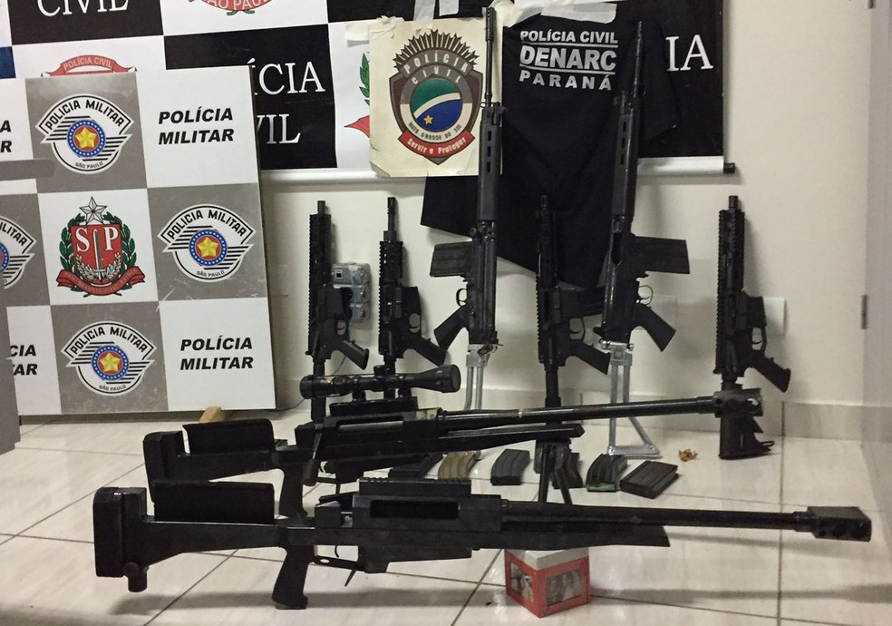 Armas, drogas e munições estavam em um fundo falso de um caminhão (Foto: Polícia Civil/Cedida)