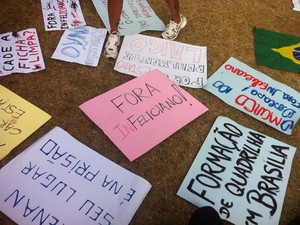 Grupo protesta contra deputado federal Marco Feliciano em Fortaleza (Foto: Pedro Marques/Arquivo Pessoal)