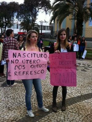 Mulheres percorreram a principal avenida de Ponta Grossa (Foto: Flávio Bernardes/RPC TV)