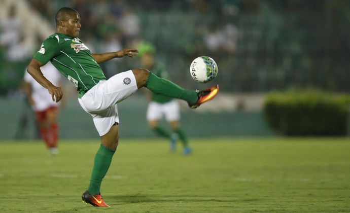 Talismã no acesso, Eliandro volta e se transforma em reforço para a