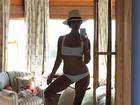 Kourtney Kardashian, mãe de três, exibe boa forma em fotos de biquíni
